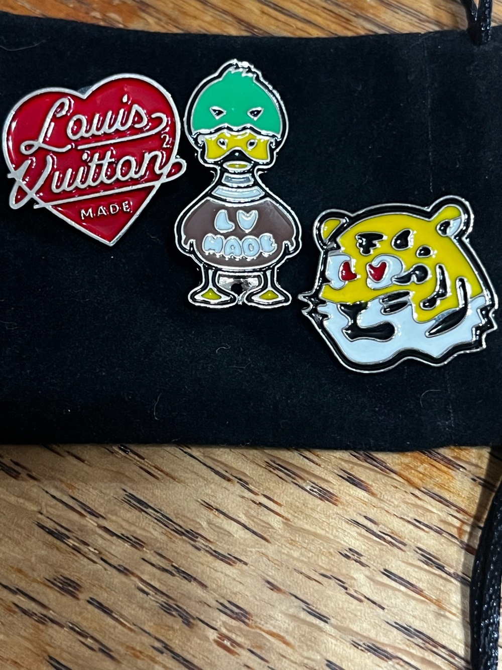 🦆Louis Vuitton x Nigo 🐯Set of 3 Enamel Pin Collection Silver ❤️